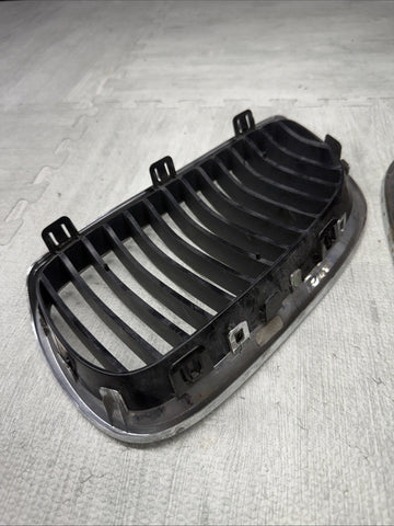 08-13 BMW E90 E92 E93 M3 Front Bumper Kidney Grilles Chrome OEM