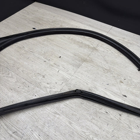 BMW E46 M3 01-06 Left Driver Side Door Weather Strip Seal Black OEM*Rip