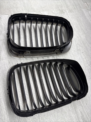 BMW 01-06 E46 M3 Front Kidney Grilles Chrome Set OEM *Broken Tabs*