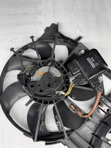 Electric Radiator Condenser Cooling Fan Fans  Assembly 17-20 Nissan GTR *Broken