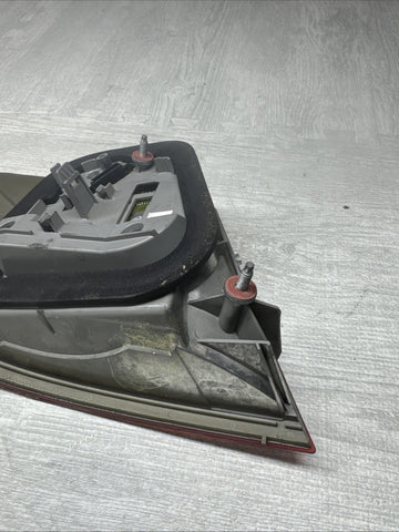 BMW E46 325 330 M3 CONVERTIBLE LED TAIL LIGHT RIGHT PASSENGER *Notes*