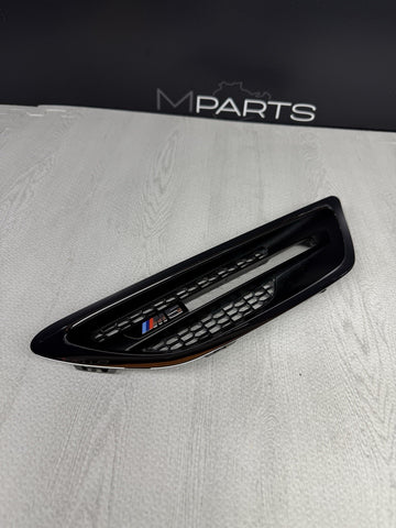 2013-2016 BMW F10 M5 SEDAN FRONT LEFT FENDER GRILLE W TURN SIGNAL 7903879 OEM