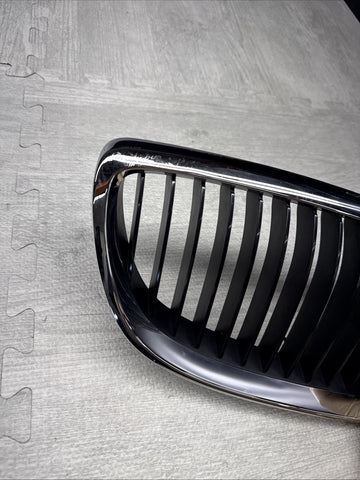 08-13 BMW E90 E92 E93 M3 Front Kidney Grille Right Chrome / Black Fins OEM