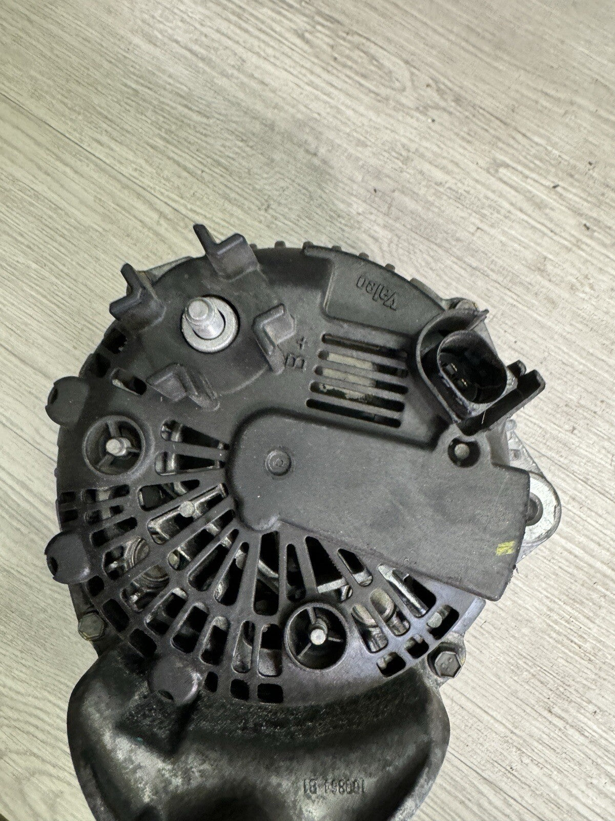 VALEO 439605 Alternatore Amperaggio: 170 Amp Alette: 6 alette Diametro puleggia: 53,8 mm Voltaggio: 14 V Direzione di rotazione: CLOCKWISE VALEO 439605 Alternatore Amperaggio: 170 Amp Alette: 6 alette Diametro puleggia: 53,8 mm Voltaggio: 14 V Direzione di rotazione: CLOCKWISE