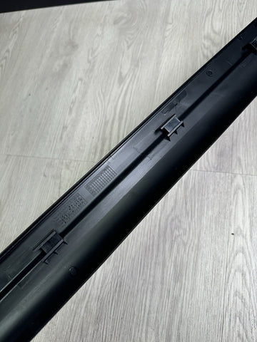 00-06 BMW E46 325 330 M3 CONVERTIBLE DRIVER DOOR SILL BLACK 8239965