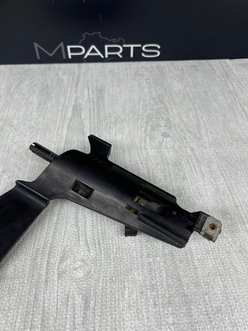 01-06 BMW E46 3-Series M3 Headlight Bracket Washer Nozzle Jet Right 1301073018