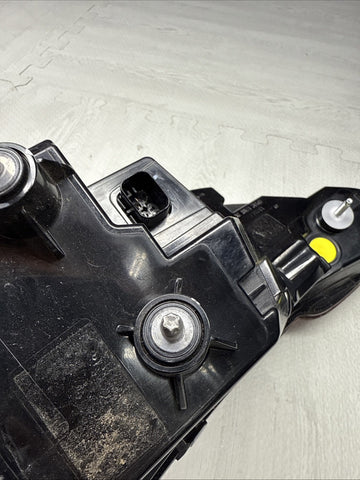 BMW 19-26 G20 G80 M3 RIGHT PASSENGER OUTER TAIL LIGHT LED OEM 5A3BCA2