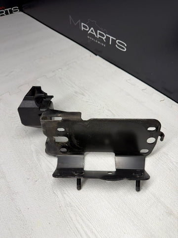 OEM BMW E82 E88 E90 E92 E93 335 M3 Radiator Suport Right Plate Bracket Mount