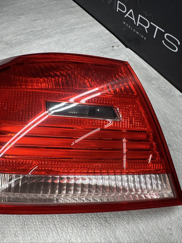 OEM 07-10 BMW E93 328 335 CONVERTIBLE REAR LEFT OUTER TAIL LIGHT 7162301
