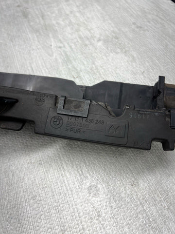 00-06 BMW 3 Series X3 E46 E83 FRONT RIGHT RADIATOR MOUNTING BRACKET 75302549