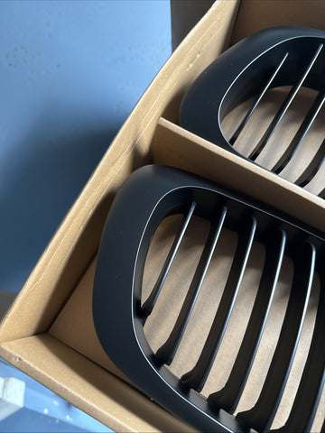 NEW BMW 01-06 E46 M3 Standard Front Kidney Grilles Matte Black Set