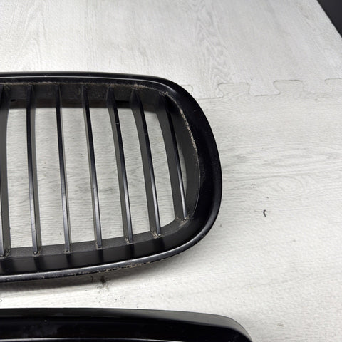 08-13 BMW E90 E92 E93 M3 Front Kidney Grilles Gloss Black