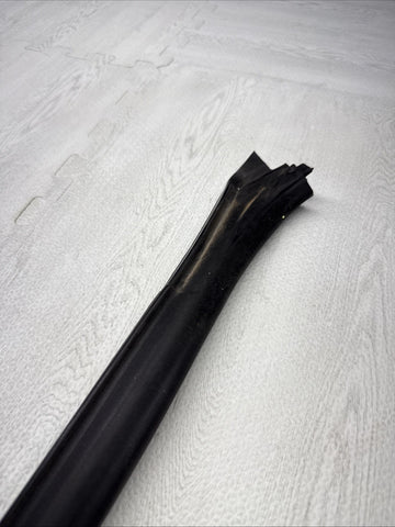 BMW Z3 M Z3M ROADSTER FRONT RIGHT PASSENGER DOOR SEAL 51718399176 8399176 OEM