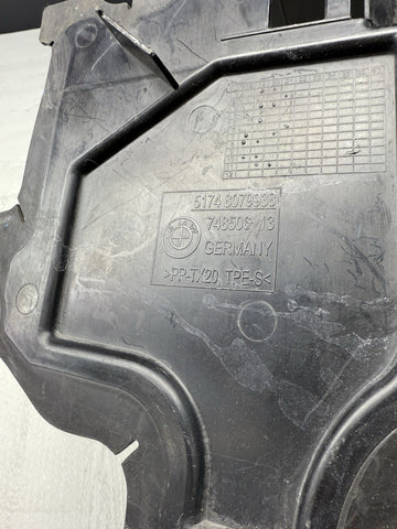 BMW F91 F92 F93 M8 51748079938 8079938 Original Plastic Duct Bracket