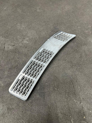 84-92 BMW E30 318 325 M3 Right Windshield Cowl Wiper Grille Vent Trim 1904572