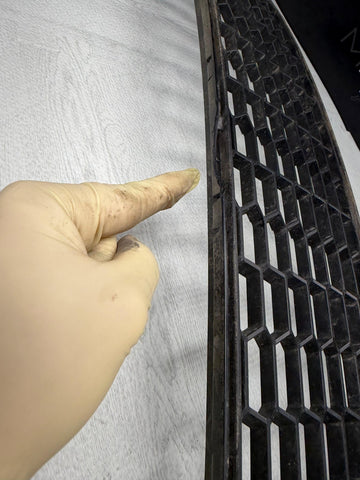 15-18 BMW F87 M2 FRONT BUMPER CENTER GRILLE OEM 51118062178 8062178 *NOTES