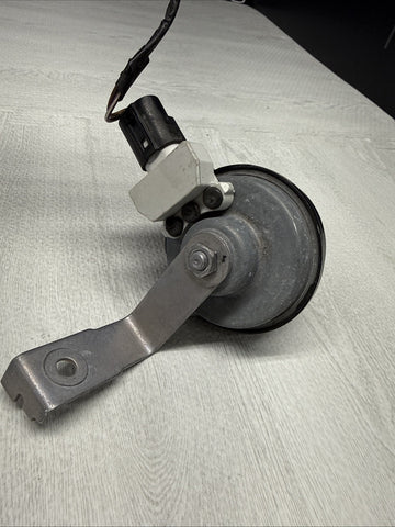 BMW 15-20 F80 F82 F83 M3 M4 Low Tone Horn 61129344840 5A74FB9