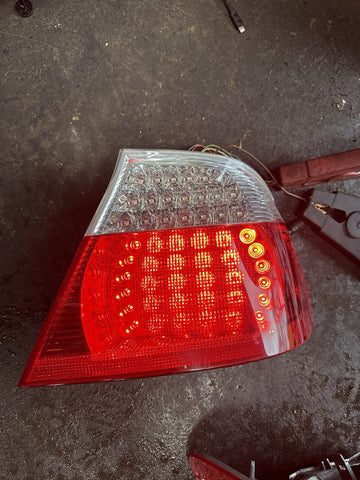 BMW E46 325 330 M3 CONVERTIBLE LED TAIL LIGHT RIGHT PASSENGER *Notes*