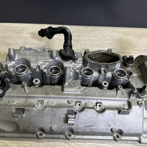2012-2016 BMW F10 M5 S63 RH Right Valve Cover 7843506