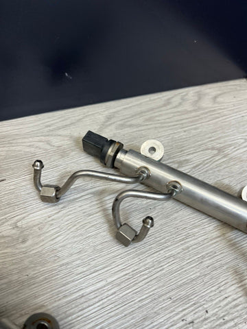 12-17 M5 M6 F06 F13 F12 F10 High Pressure Fuel Feed Line Rail 7642156 / 7642155