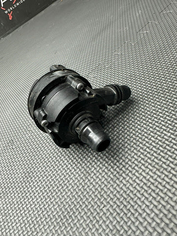 2015-2018 BMW M4 F83 3.0L ELECTRIC AUXILIARY COOLANT WATER PUMP 9147359 OEM