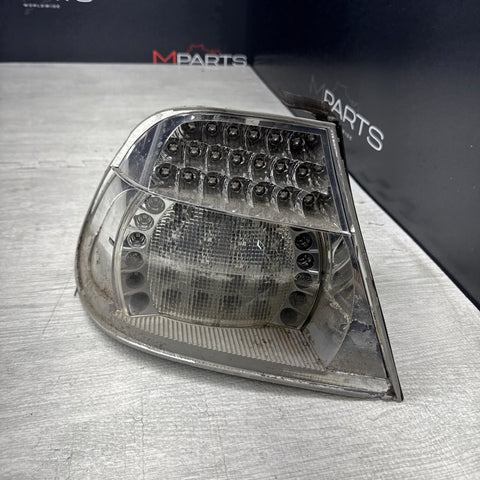 01-06 E46 BMW 330 M3 COUPE REAR LED TAIL LIGHT DRIVER 6937453 *Notes*
