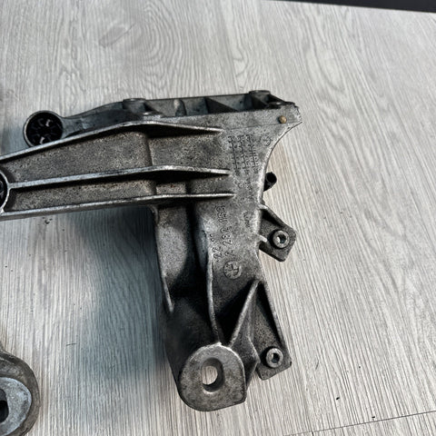01-06 BMW E46 M3 S54 Engine Brackets Passenger Driver OEM 22294262211 109469422