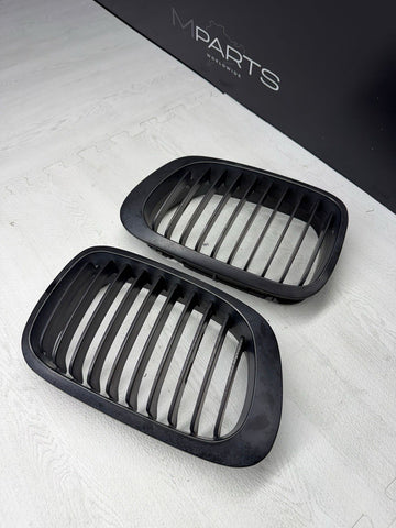 BMW 01-06 E46 M3 Front Kidney Grilles Matte Black Set
