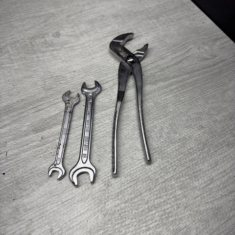 01-06 BMW E46 325 330 M3 Emergency Trunk Tool Tools Kit Set OEM HEYCO