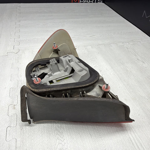 01-06 E46 BMW 330 M3 CONVERTIBLE REAR LED TAIL LIGHT LEFT 6937453