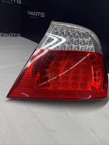 01-06 E46 BMW 330 M3 CONVERTIBLE REAR LED TAIL LIGHT RIGHT 6937454