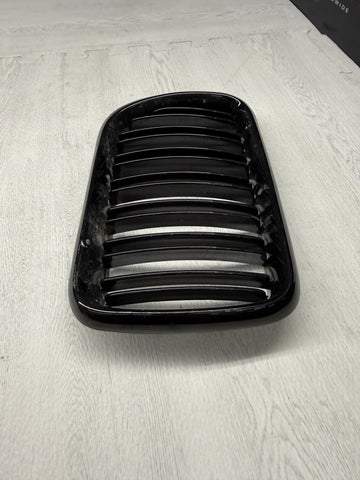 BMW 97-99 E36 M3 Front Kidney Grille Grill Gloss Black Right Passenger