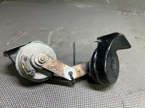 BMW E39 M5 5-Series Factory Air Horns with Brackets 530i 525i 00-03 OEM Genuine