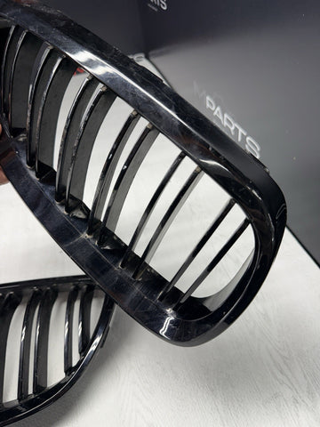 08-13 BMW E90 E92 E93 M3 Front Kidney Grilles Gloss Black Double Slotted
