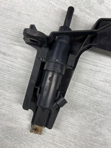 01-06 BMW E46 3-Series M3 Headlight Bracket Washer Nozzle Jet Right 1301073018