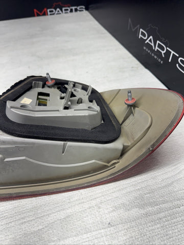 01-06 E46 BMW 330 M3 CONVERTIBLE REAR LED TAIL LIGHT DRIVER 6937453 *Notes*
