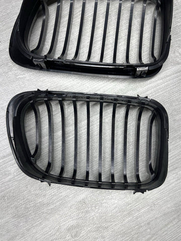 BMW 01-06 E46 M3 Front Kidney Grilles Matte Black Set