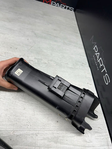 BMW 21-26 G80 G82 G83 M3 M4 FRONT LEFT DRIVER AIR INTAKE DUCT GUIDE 8095803