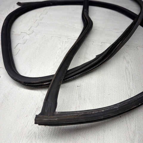 92-99 BMW E36 M3 323 325 328 Front Driver Door Weather Strip Seal Coupe Black *