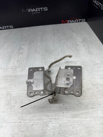 08–13 BMW M3 E90 E92 E93 Front Fender Wing Bracket Set L+R OEM 8042081 8042082