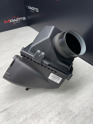 LEFT AIR INTAKE BOX FILTER HOUSING BMW 18-25 F90 F91 F92 F93 M5 M8 OEM