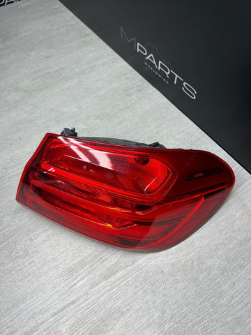 14-17 BMW F32 F82 F83 F33 F36 M4 REAR RIGHT PASSENGER OUTER TAIL LIGHT LAMP
