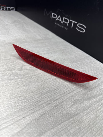 BMW F90 M5 SEDAN RIGHT REAR BUMPER REFLECTOR 63147857006