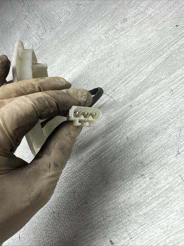 01-03 E46 M3 BMW ECU FUSE BOX FAN BLOWER E38 E39 E46 E53 X5 Z4 E85 E86 (3 PIN)