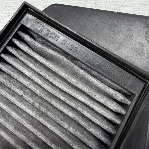 2007-2013 BMW 3 Series E90/E92/E93 Air Filter Box / Housing OEM 9136178 *scratch