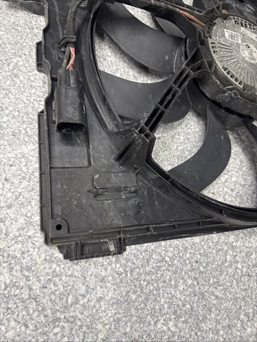 15-20 OEM BMW F80 F82 F83 M3 M4 Electric Radiator Cooling Fan w/Shroud *Cracked
