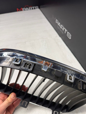 08-13 BMW E90 E92 E93 M3 Front Kidney Grille Right Chrome / Chrome Fins OEM