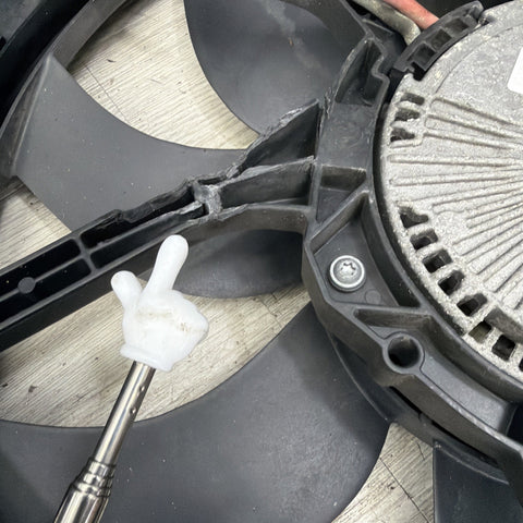 15-20 OEM BMW F80 F82 F83 M3 M4 Electric Radiator Cooling Fan w/Shroud *Notes*