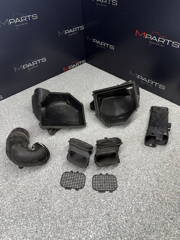 15-20 BMW F80 F82 F83 M3 M4 Air Filter Intakes Intake Box Lower Set OEM