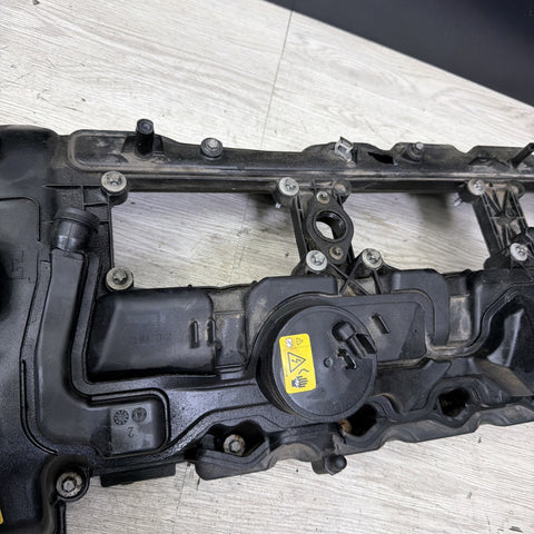 15-21 BMW F80 F82 F83 F87 M2 M3 M4 S55 ENGINE CYLINDER HEAD VALVE COVER *Hole*